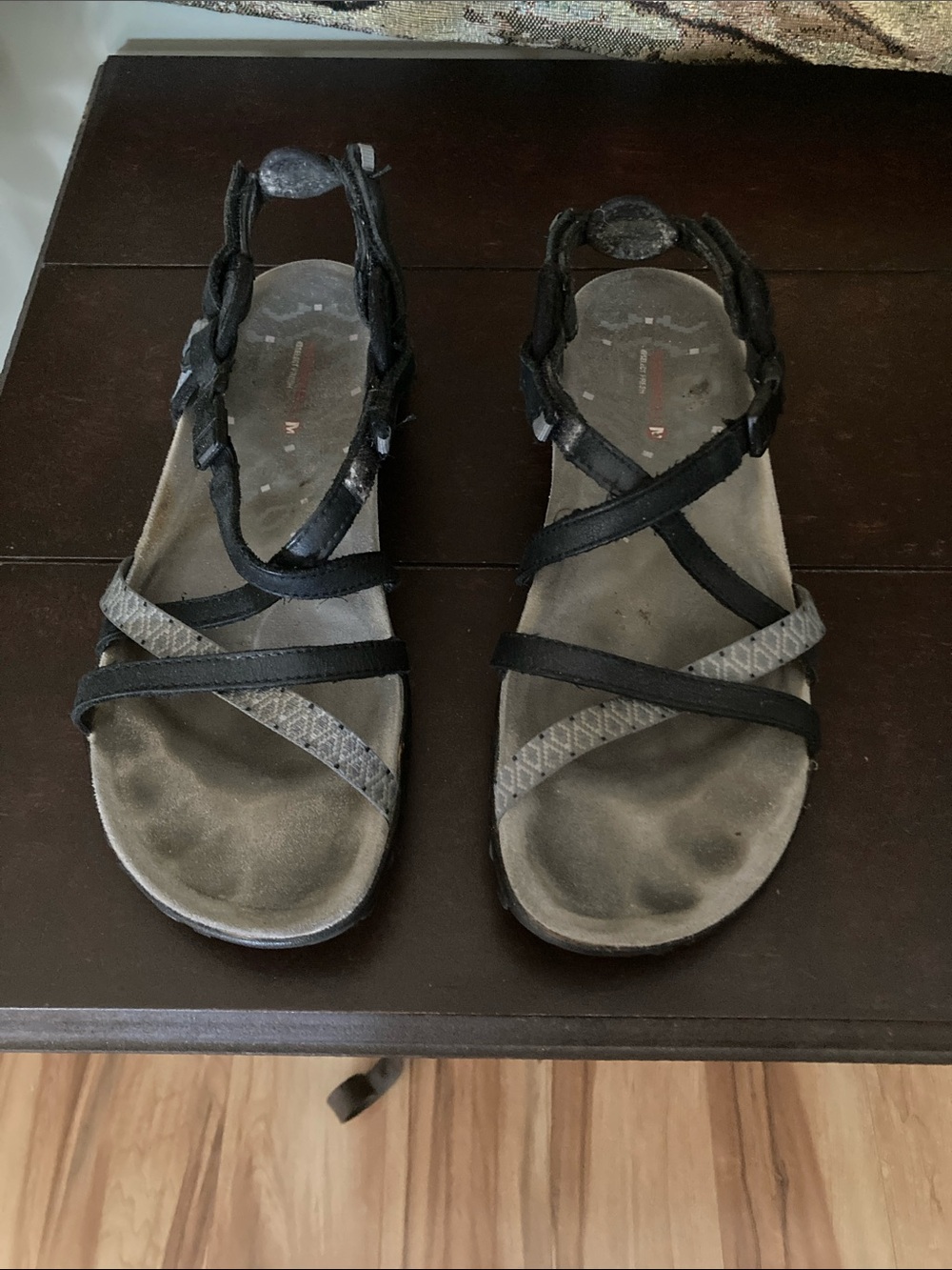 Merrell Woman’s black and grey sandals